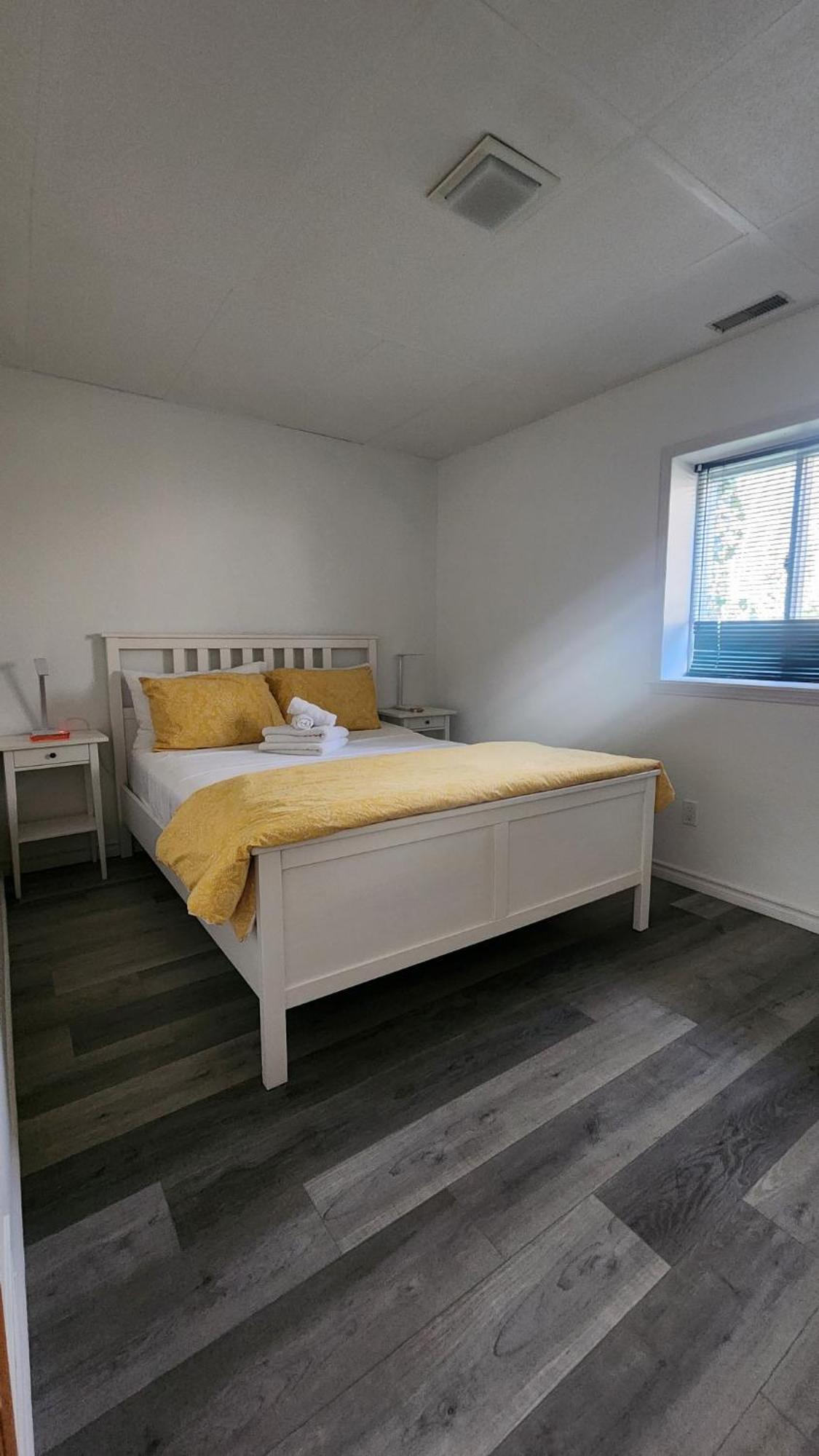 Cozy Cottage Retreat Lambton Shores ภายนอก รูปภาพ